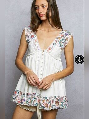 POL NWOT White Boho Floral-Trim V-Neck Tunic